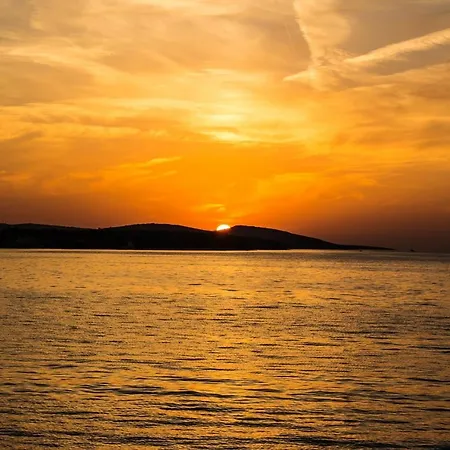 Hébergement de vacances Charming House With Sea View In Potirna, Garden *