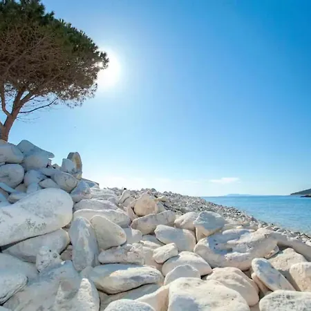 Hébergement de vacances Charming House With Sea View In Potirna, Garden *