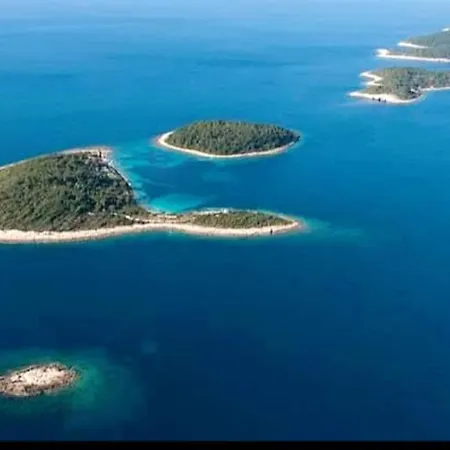 Hébergement de vacances Charming House With Sea View In Potirna, Garden *