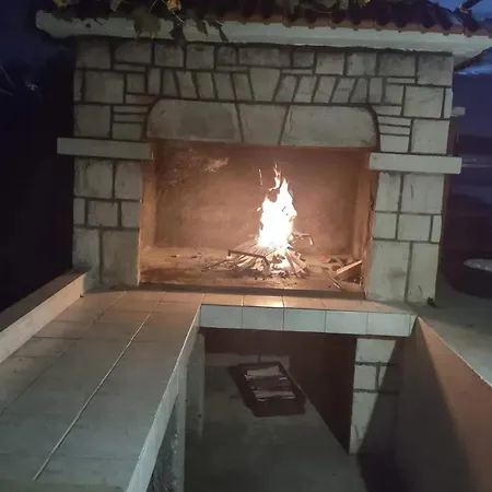 Hébergement de vacances Charming House With Sea View In Potirna, Garden Vela Luka