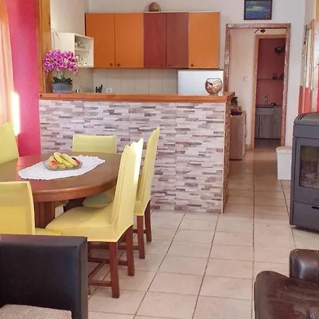Charming House With Sea View In Potirna, Garden Tatil Evi