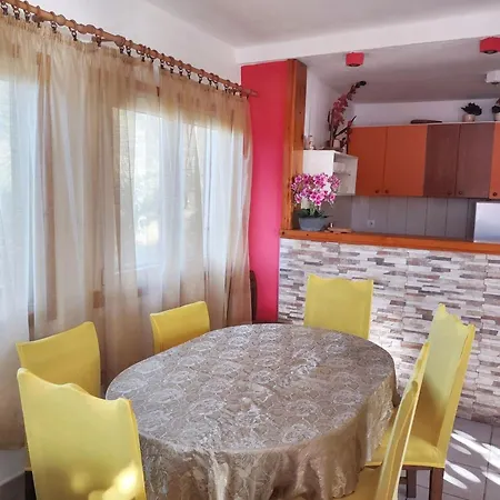 Hébergement de vacances Charming House With Sea View In Potirna, Garden Vela Luka