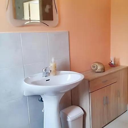 Charming House With Sea View In Potirna, Garden
